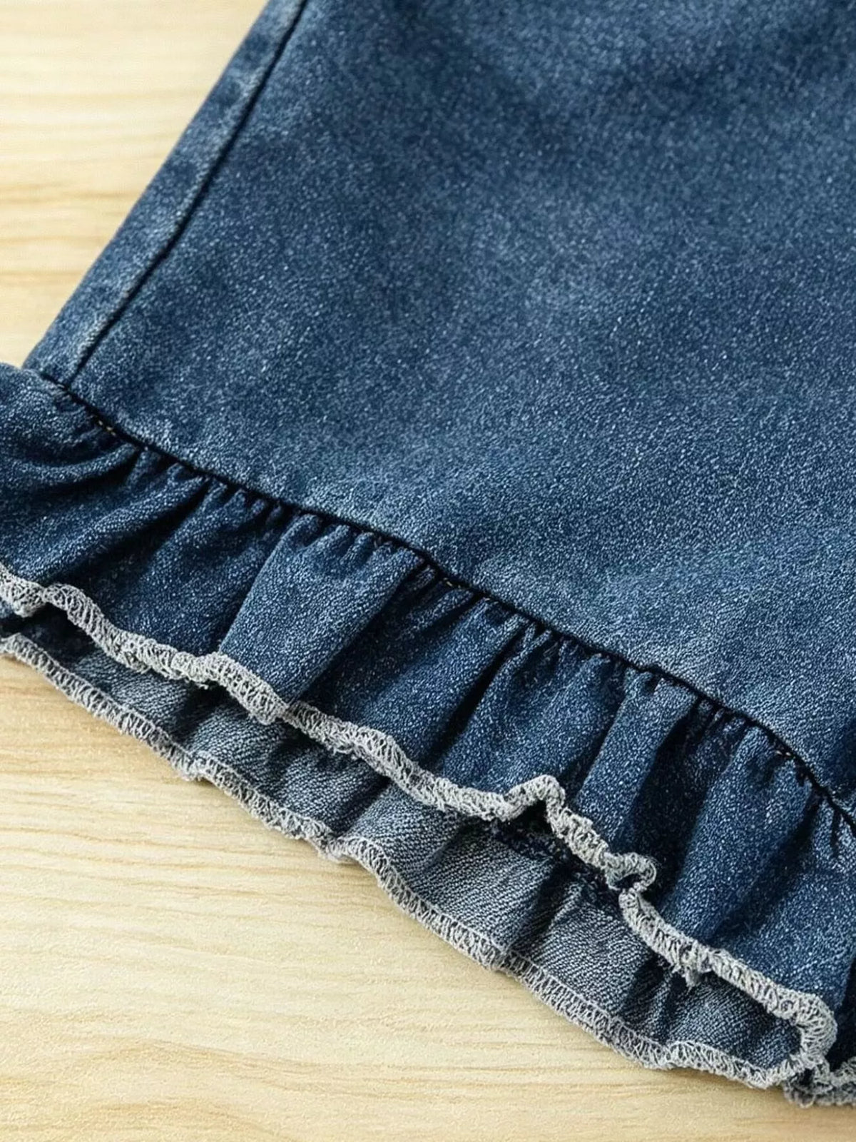 Ruffled denim leg opening