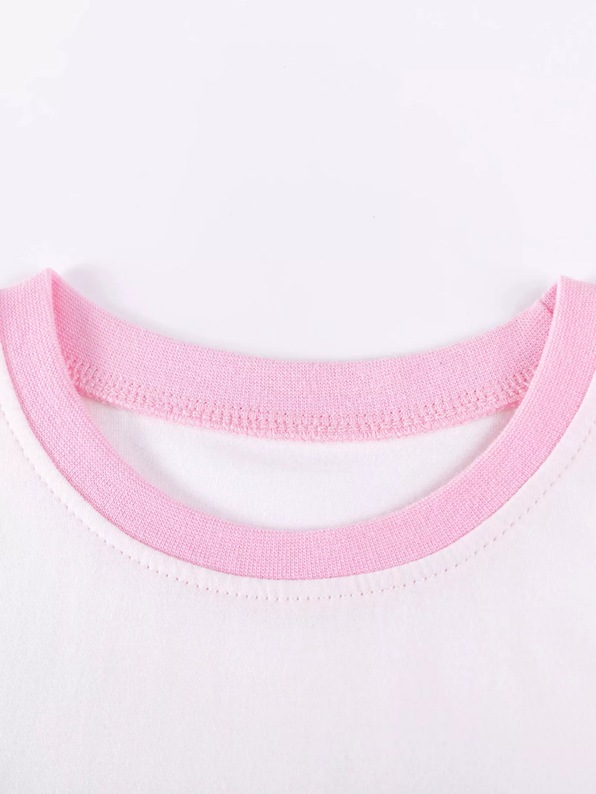 Pink contrast neckline on the white tee