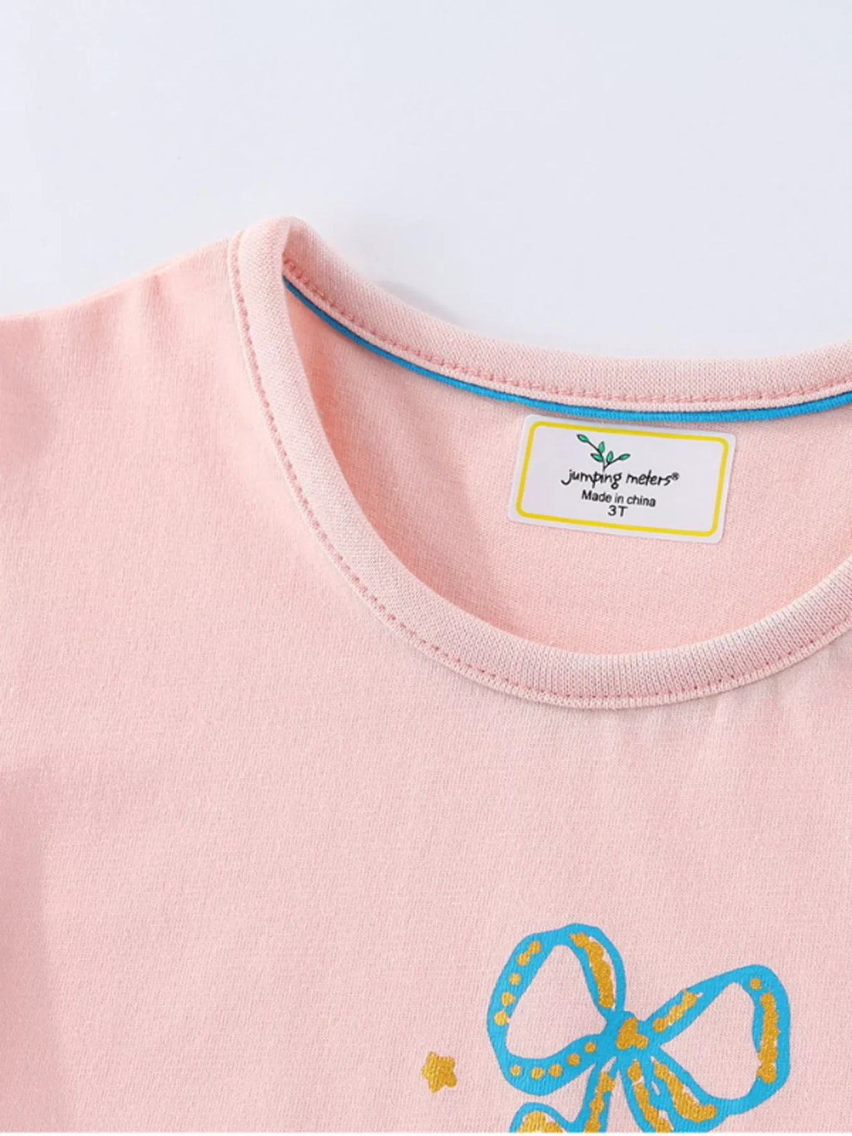 Peach horse bow and boot graphic shirt — round neckline