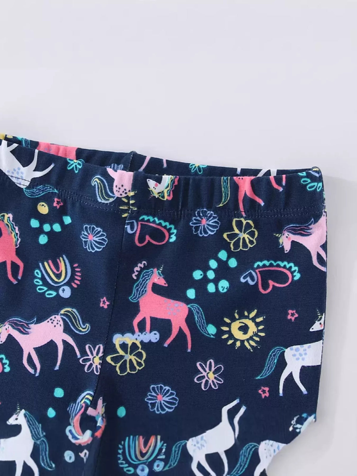 Elastic waistband with colorful unicorn motifs