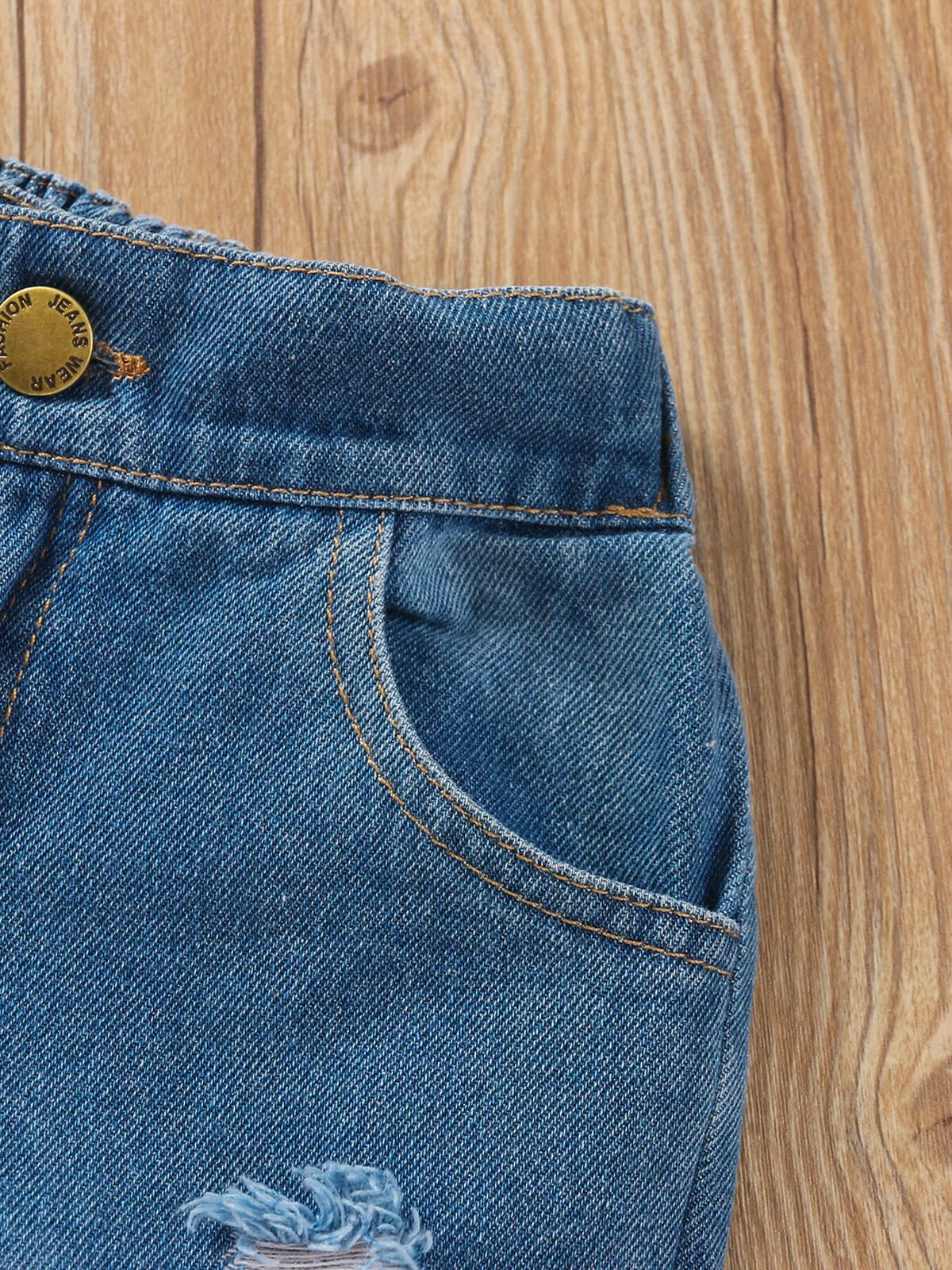 Curved front pocket and denim waistband