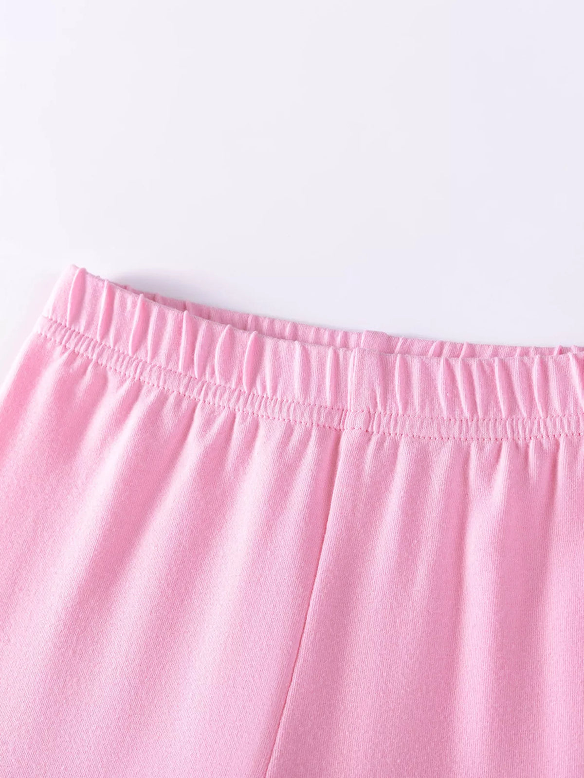 Elastic waistband on pink capri leggings