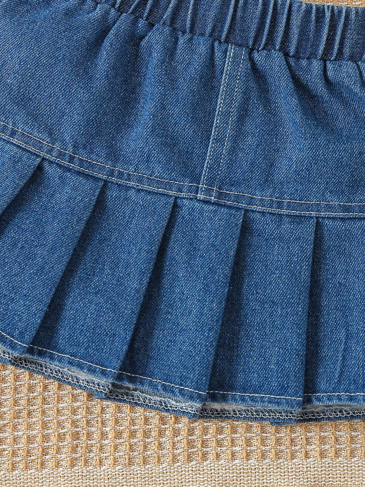 Pleated denim skirt hem and stitching