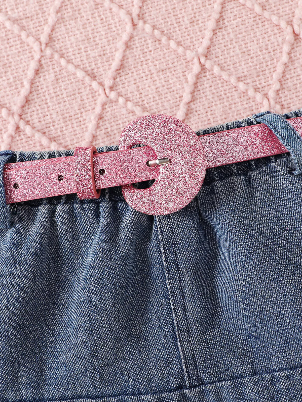 Sparkling pink belt at the denim waistband
