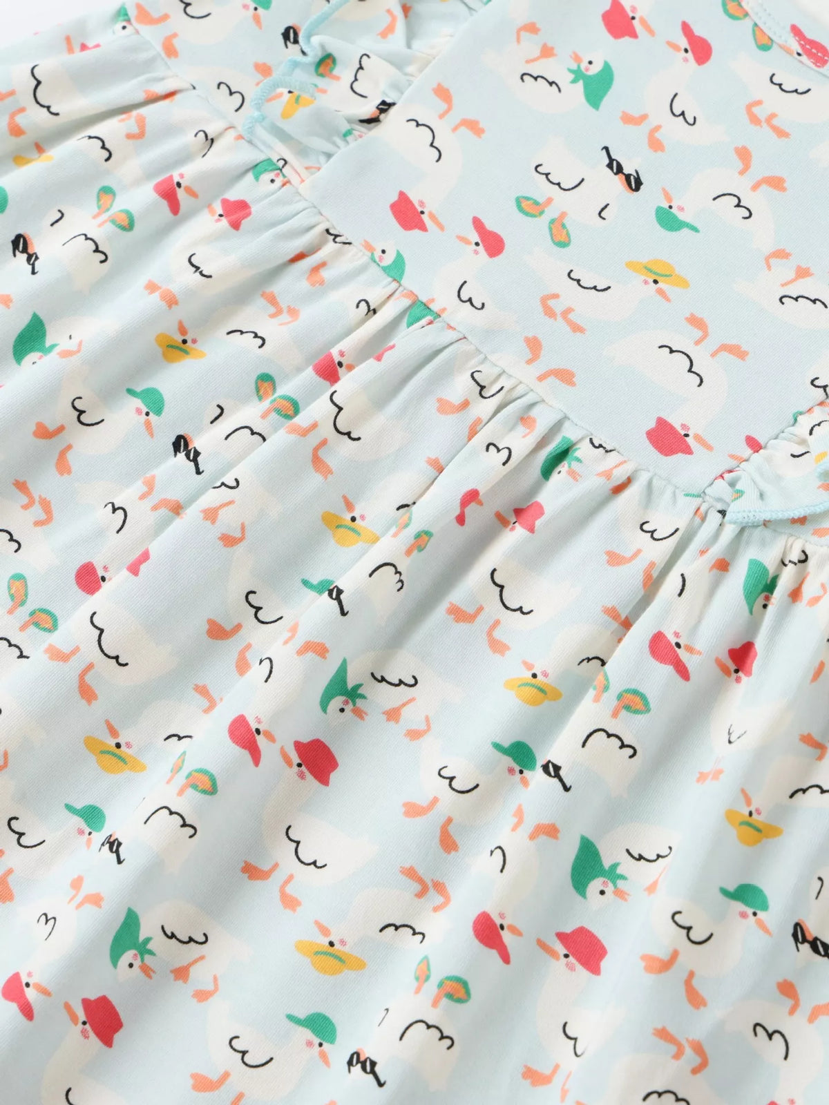 Gathered waist with small colorful motifs