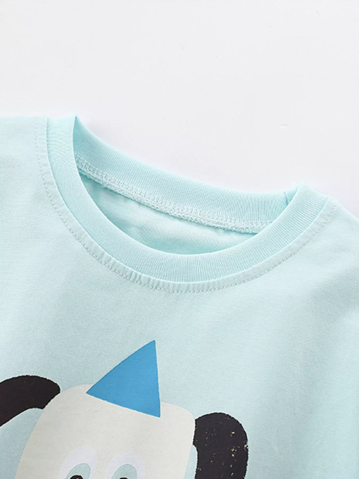 Mint dog graphic shirt — round neckline