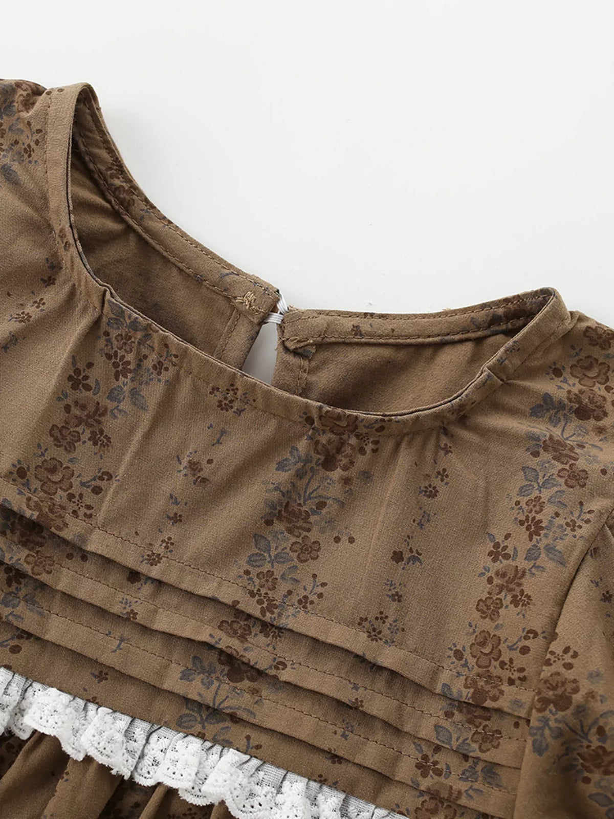 Round neckline, pintucked bodice and white lace trim