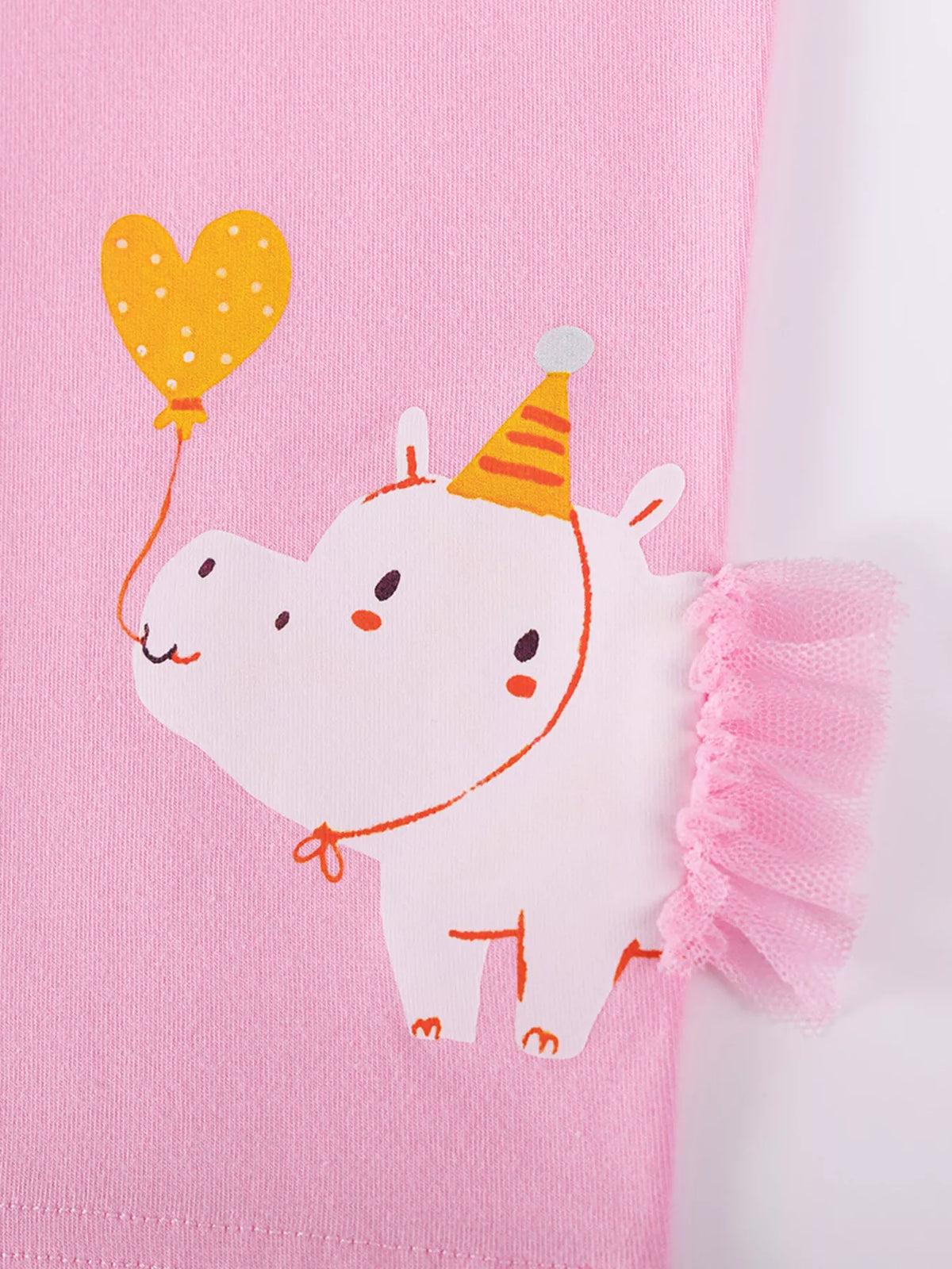 Matching animal applique on the pink leggings