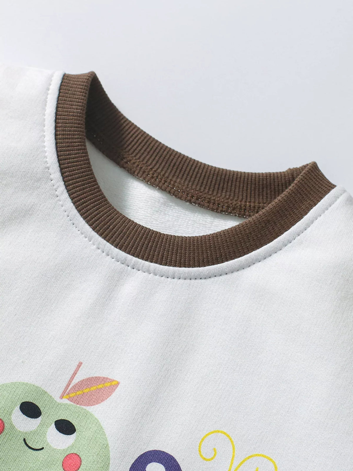 Brown contrast ribbed neckline