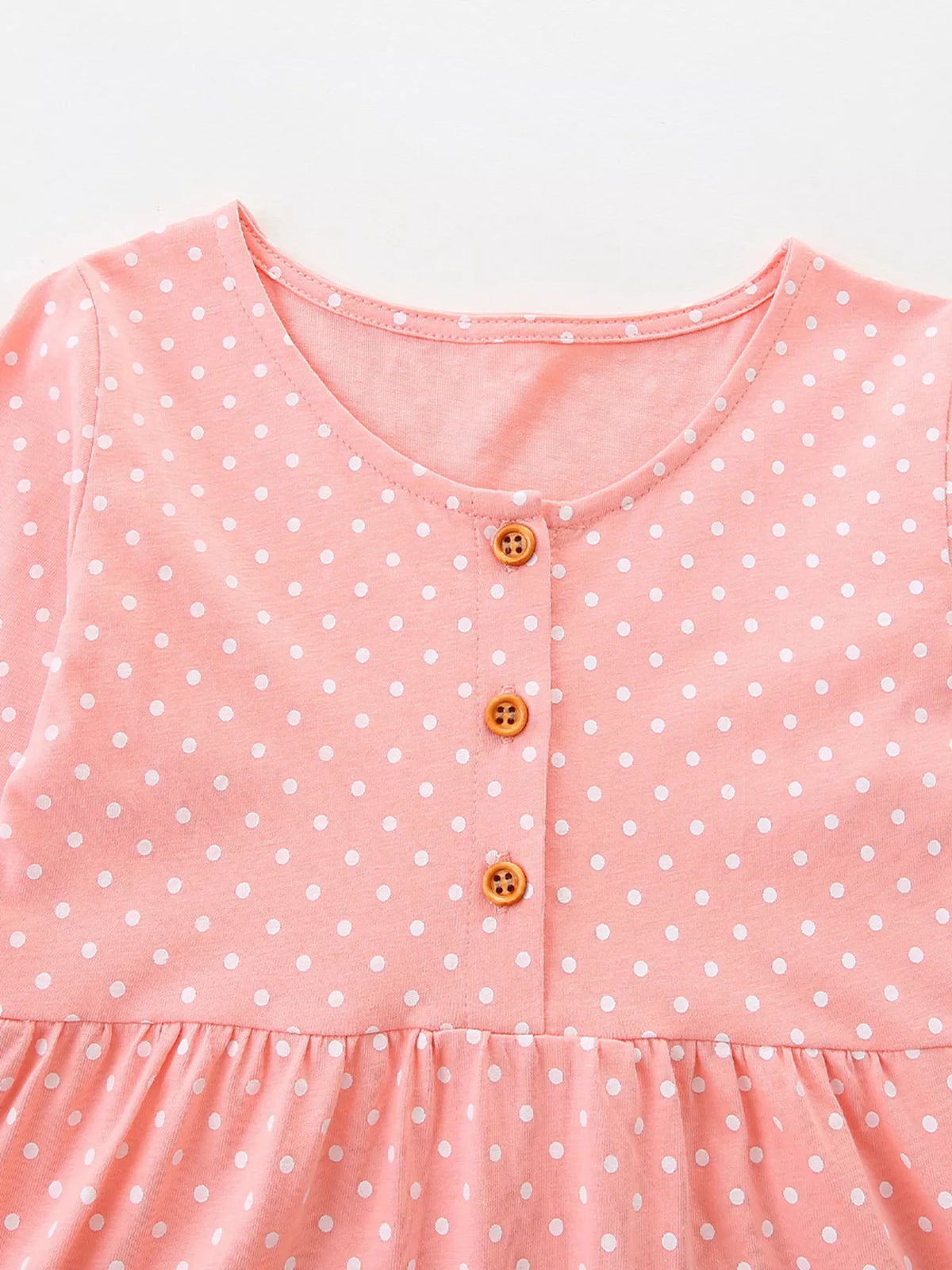 Round neckline and buttoned bodice