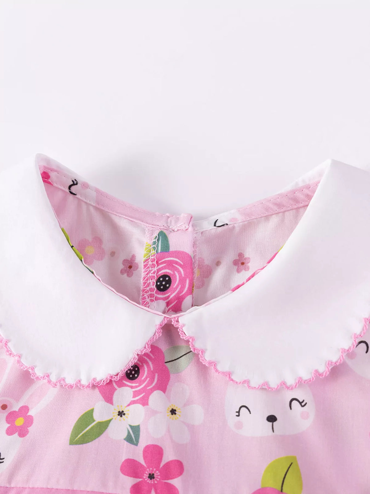White rounded collar with pink edging