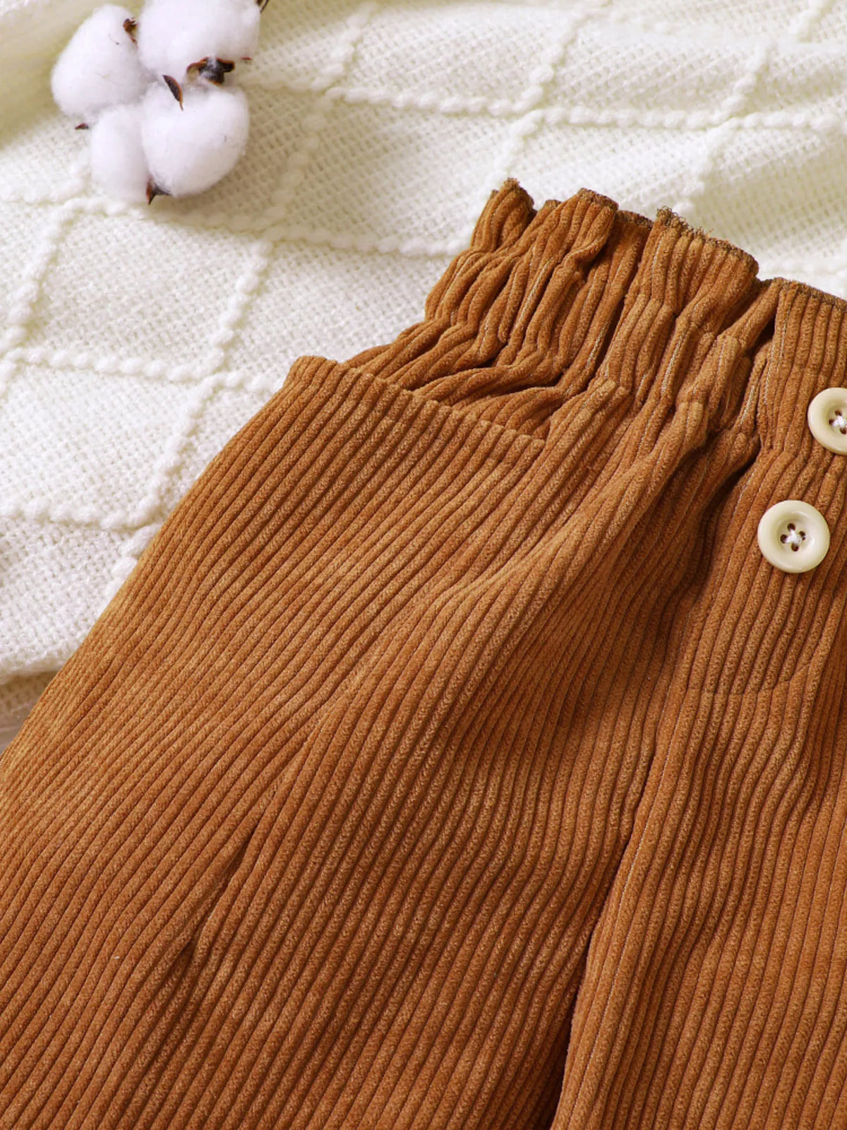 Caramel pocket opening and waistband