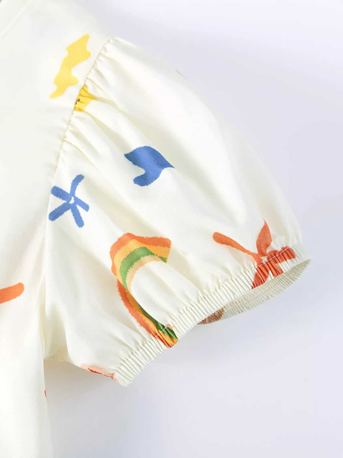 Gathered puff sleeve with rainbow and star motifs