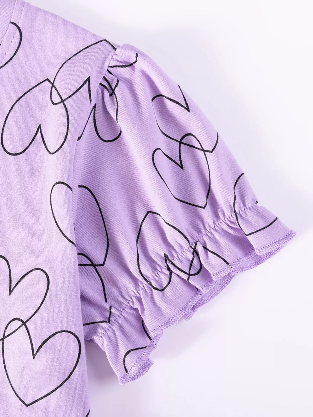 Gathered puff sleeve with outlined hearts