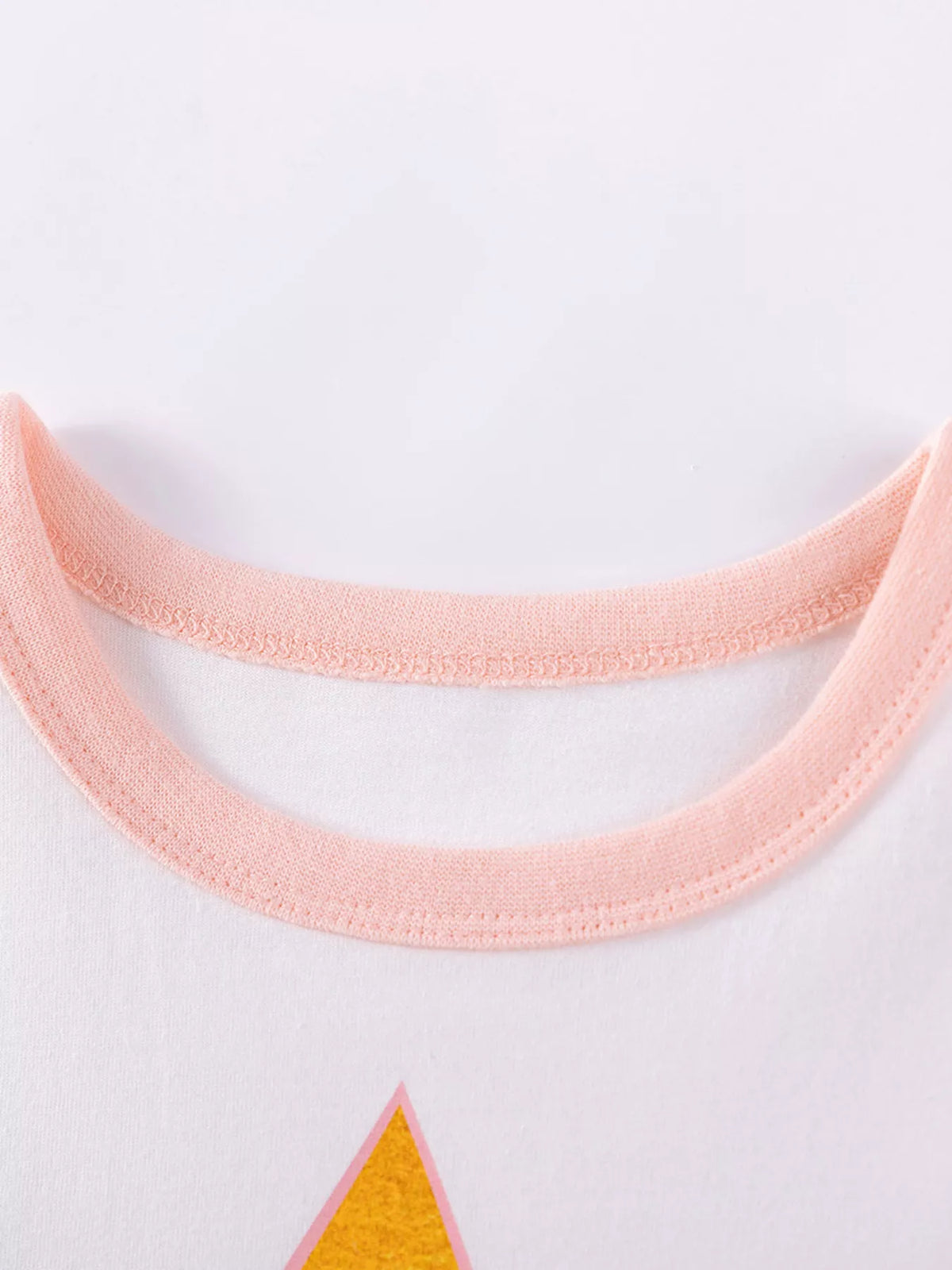 Peach contrast neckline on the white bodice