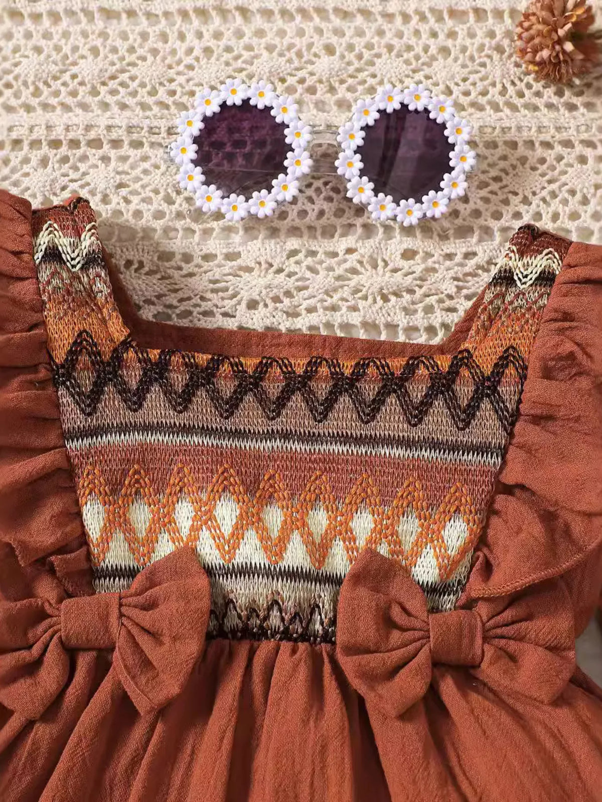 Geometric patterned yoke with rust bow trim