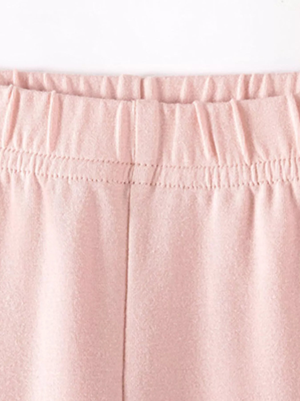 Elastic waistband on pink leggings