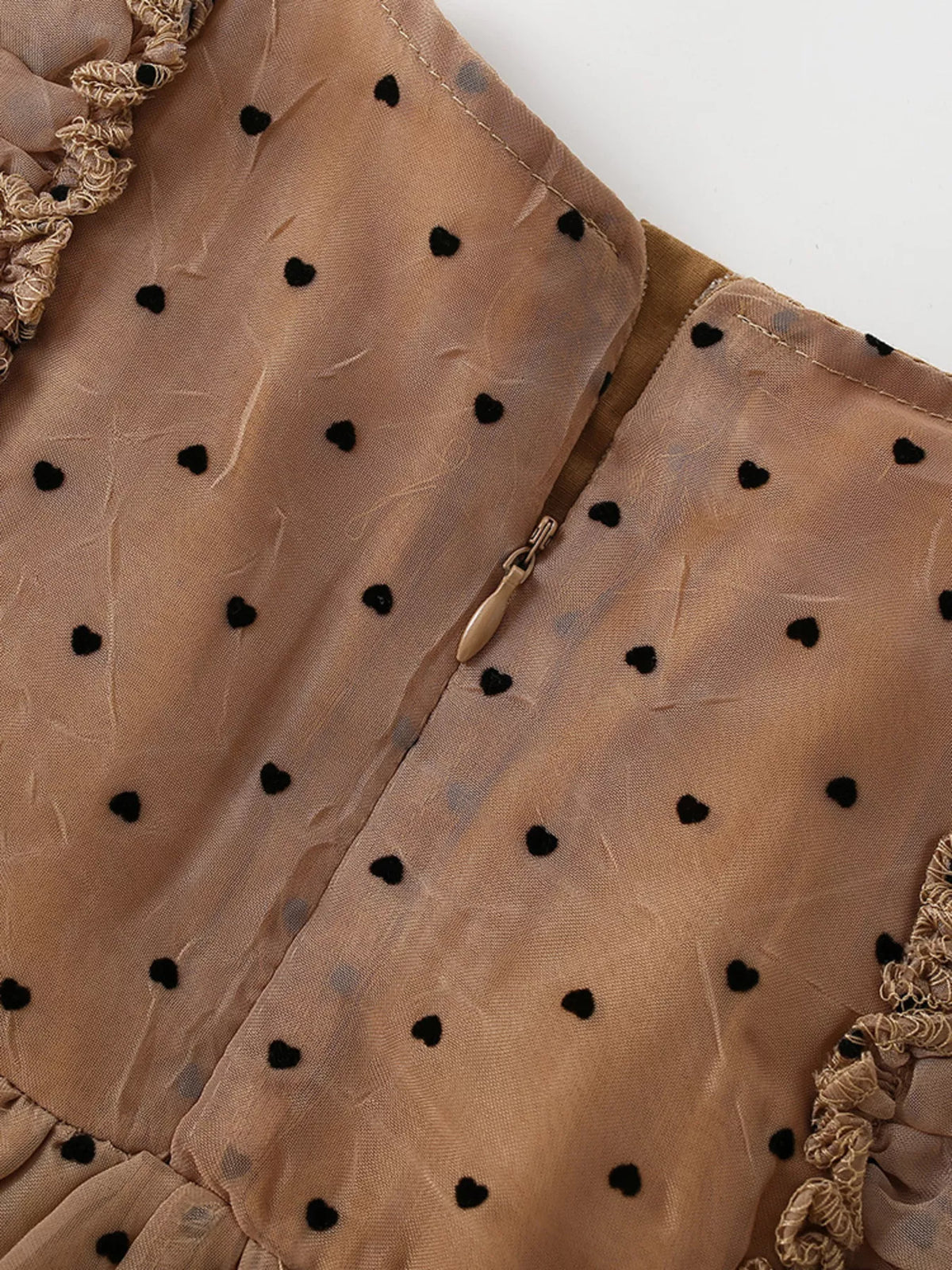 Back zipper in dotted caramel fabric