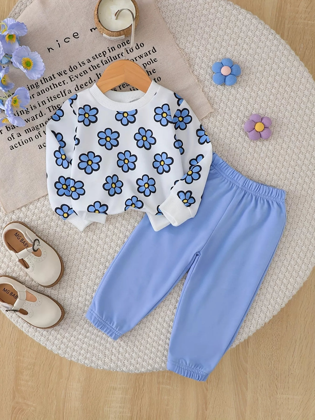 Floral sweatshirt and joggers set — blue floral outfit front