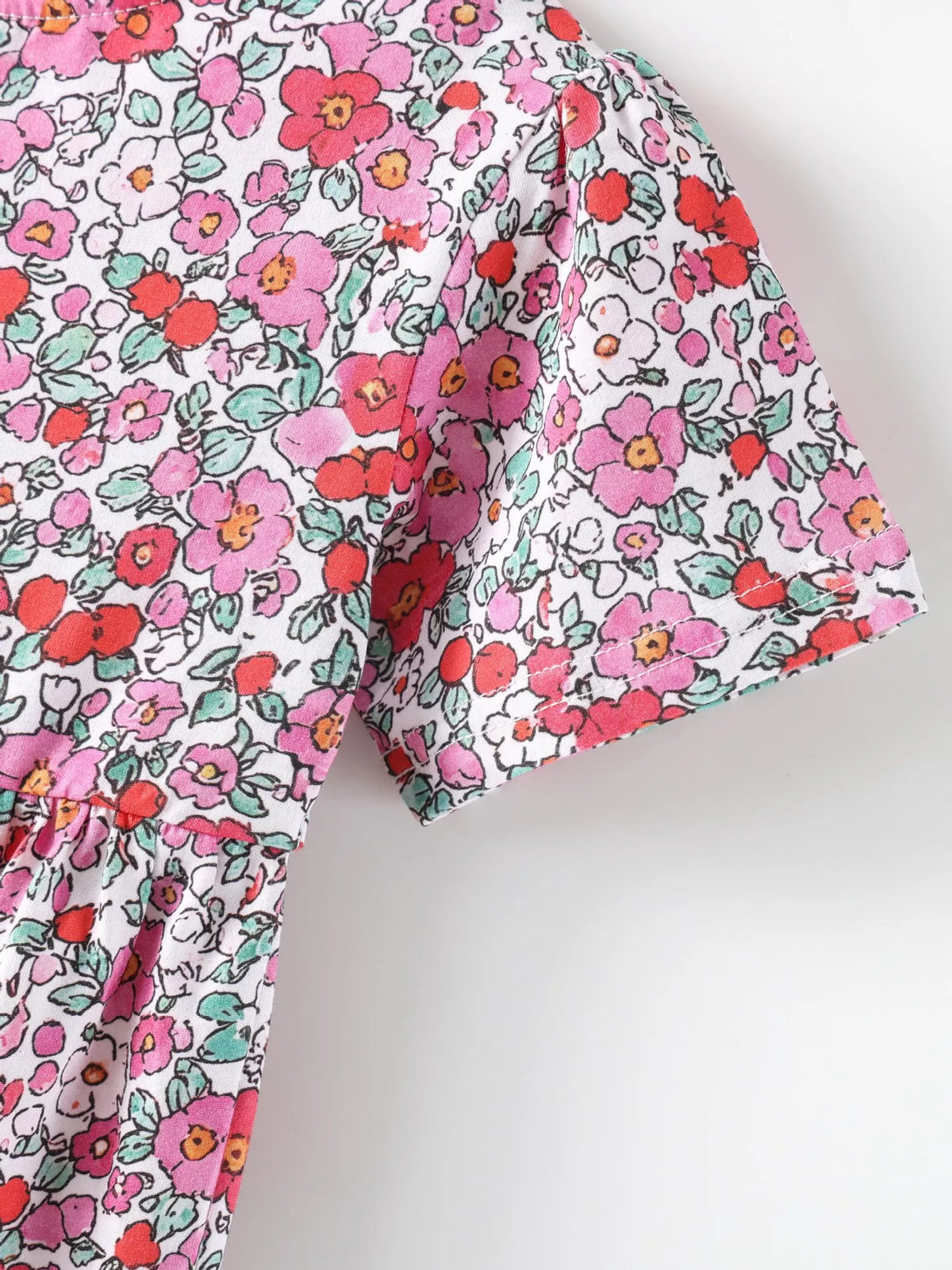 Short sleeve with dense floral print