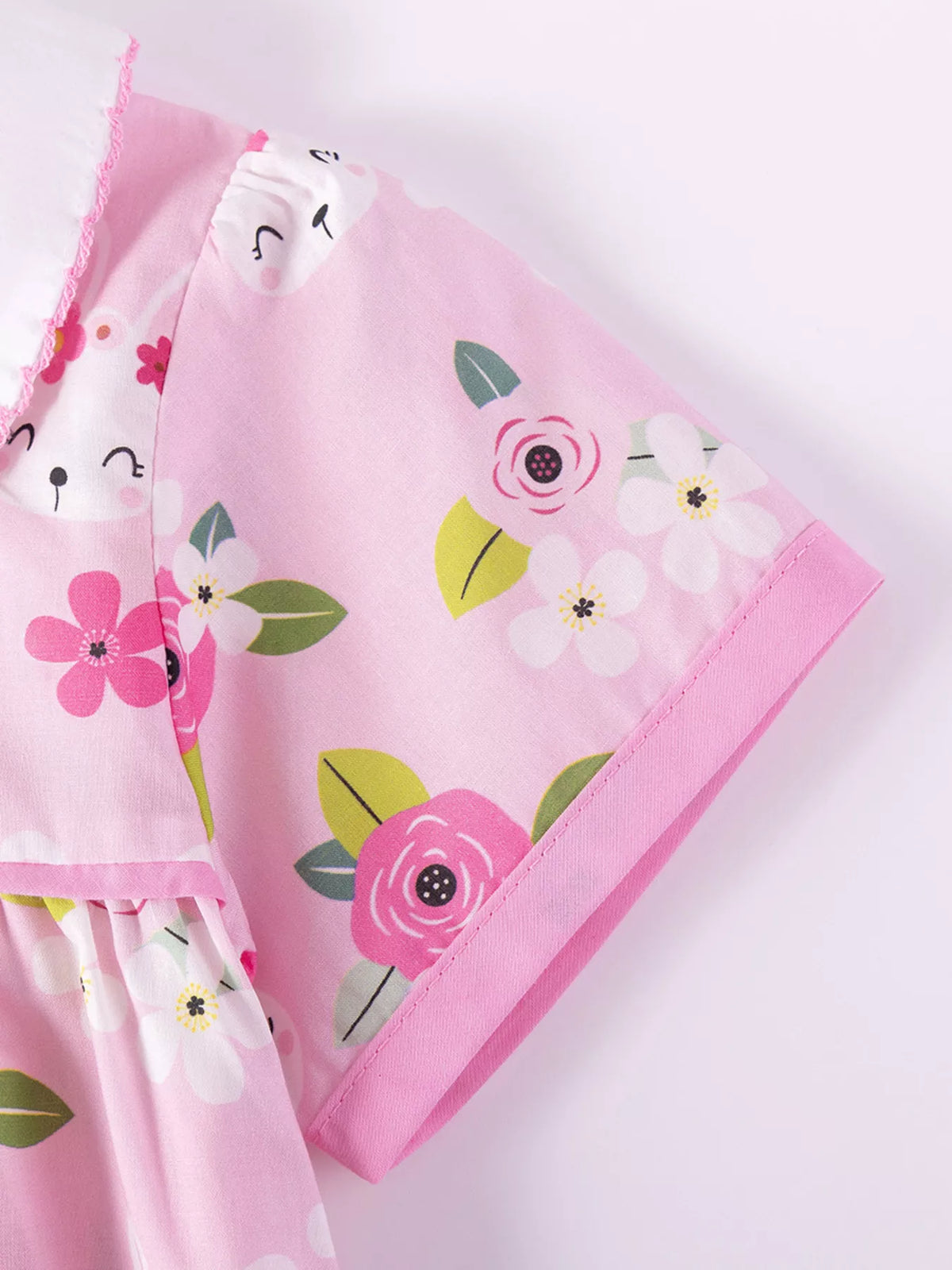 Pink-trimmed short sleeve with floral print