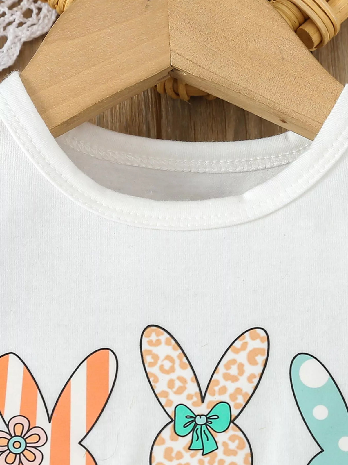 White round neckline