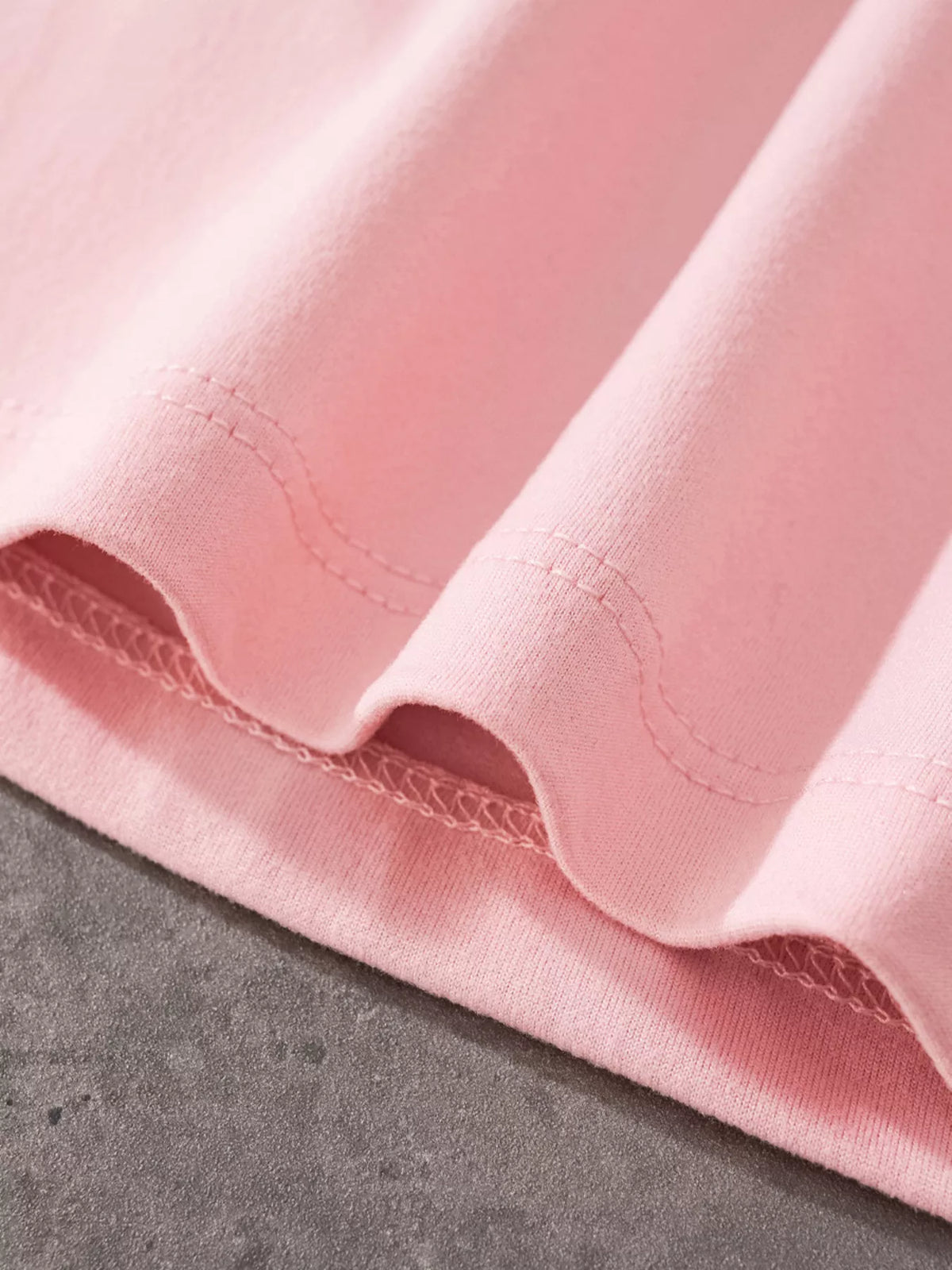 Pink bunny pocket graphic shirt — hem stitching