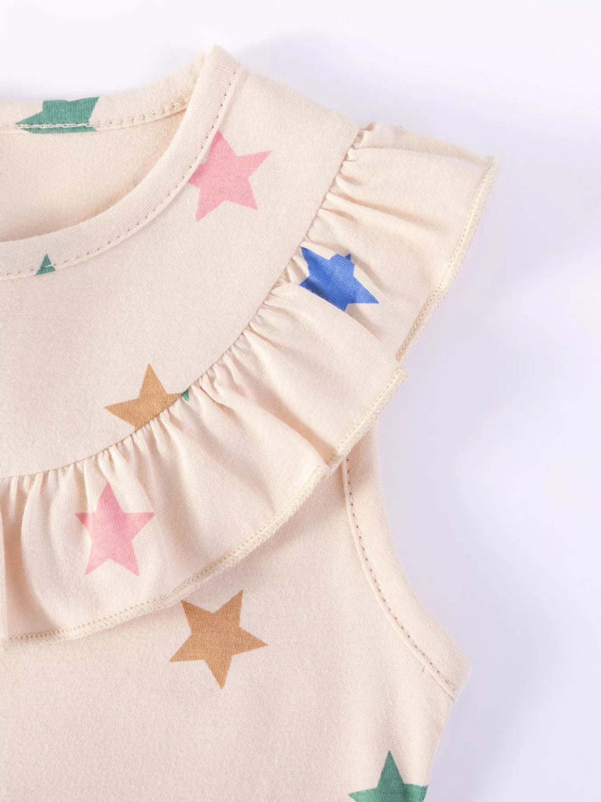 Star-print ruffle around the bodice