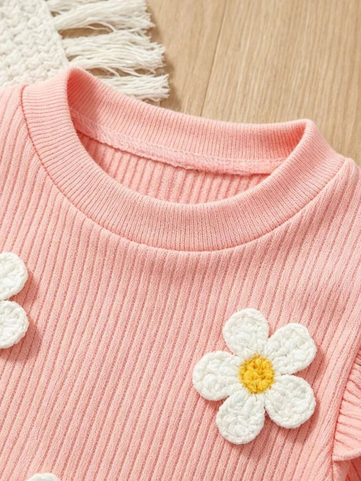 Pink ribbed round neckline