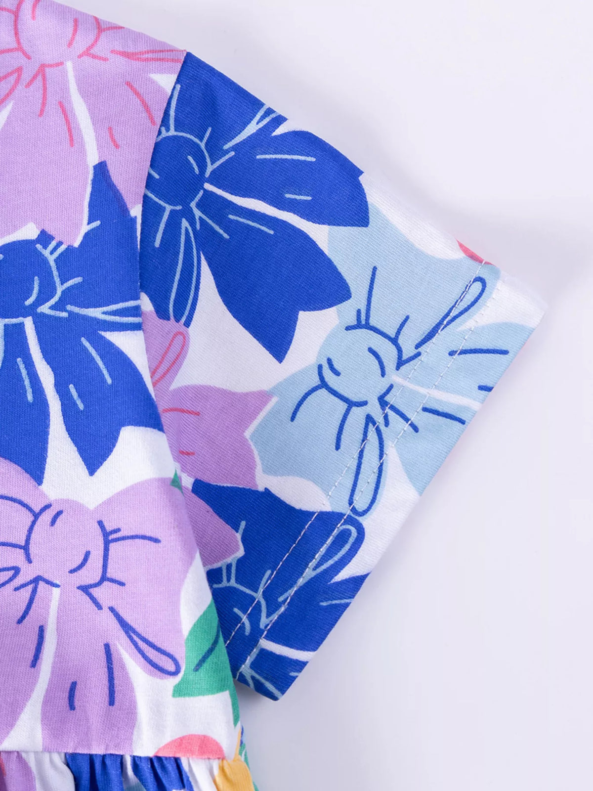 Blue and purple bows on the short sleeve