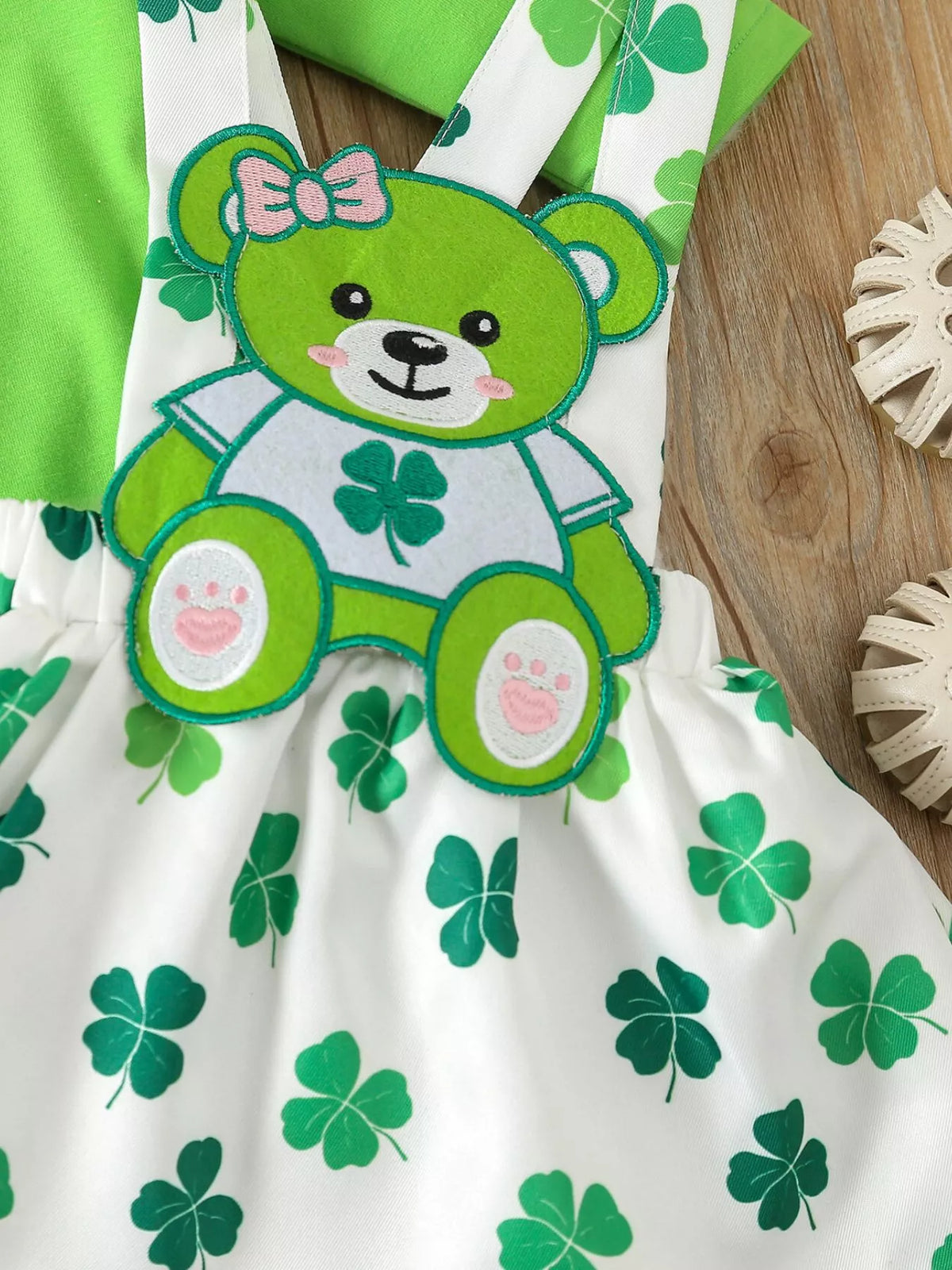 Green bear motif on the overall dress bib