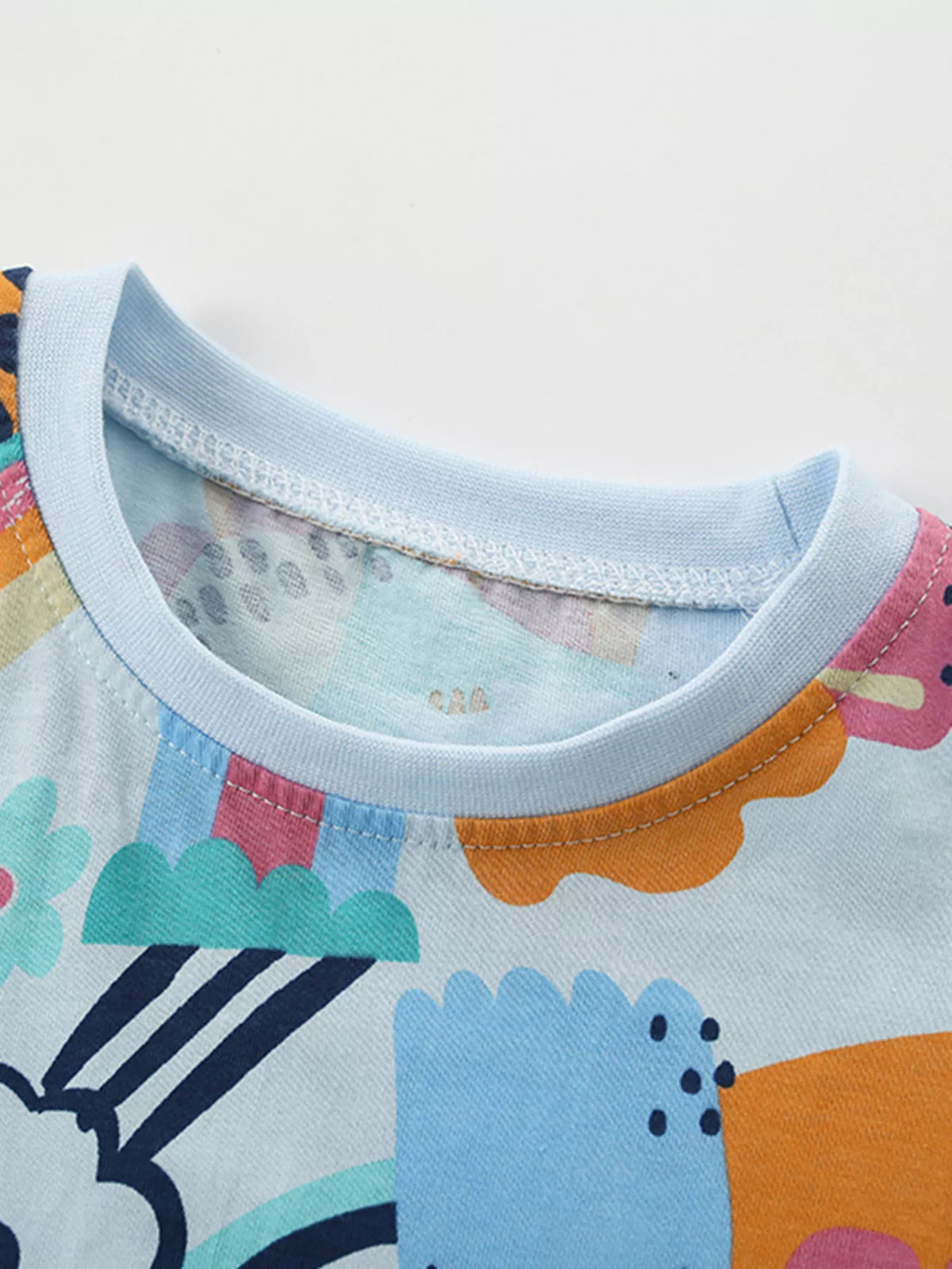 Multicolor animal and flower print shirt — round neckline
