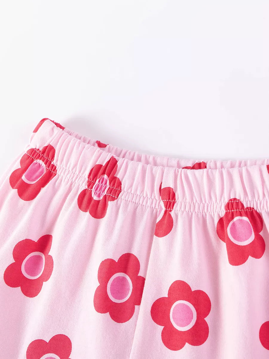 Elastic waistband on pink floral shorts