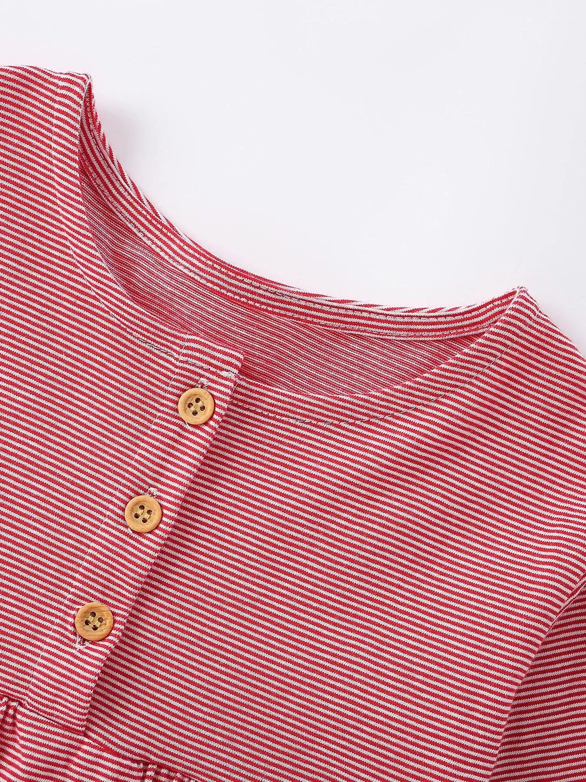 Round neckline and gold-tone front buttons