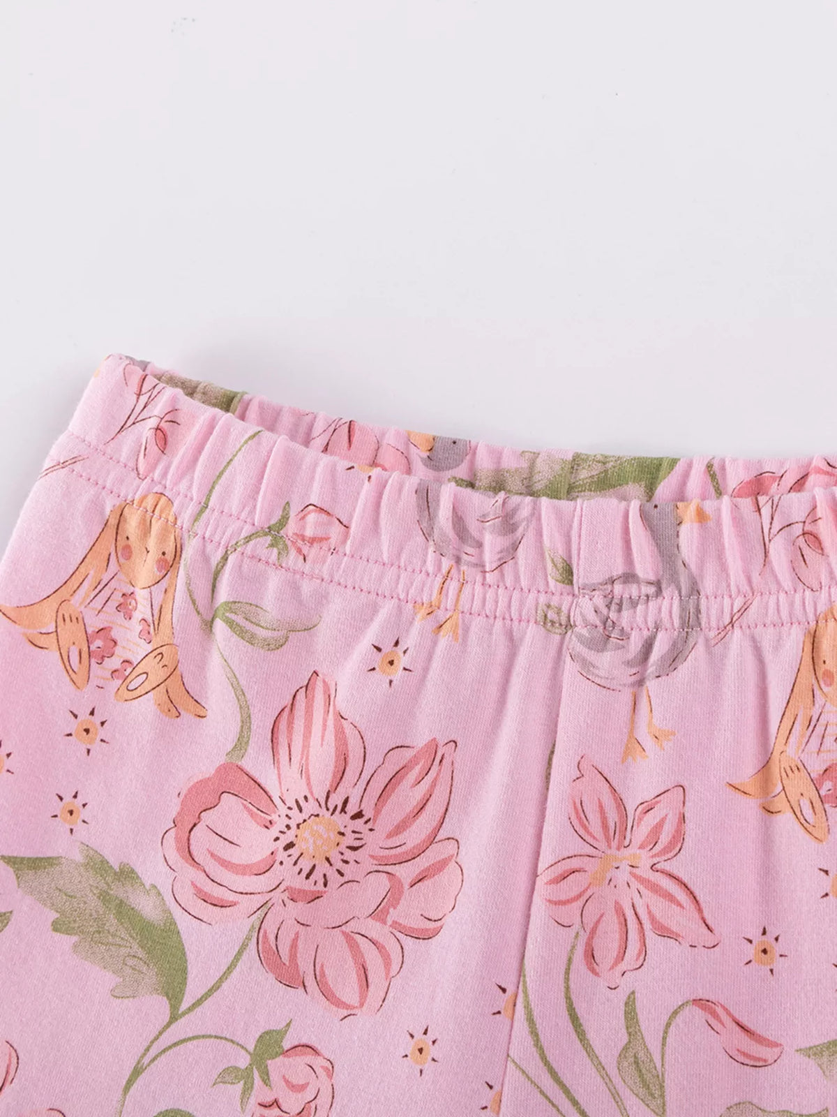 Elastic waistband on pink floral shorts
