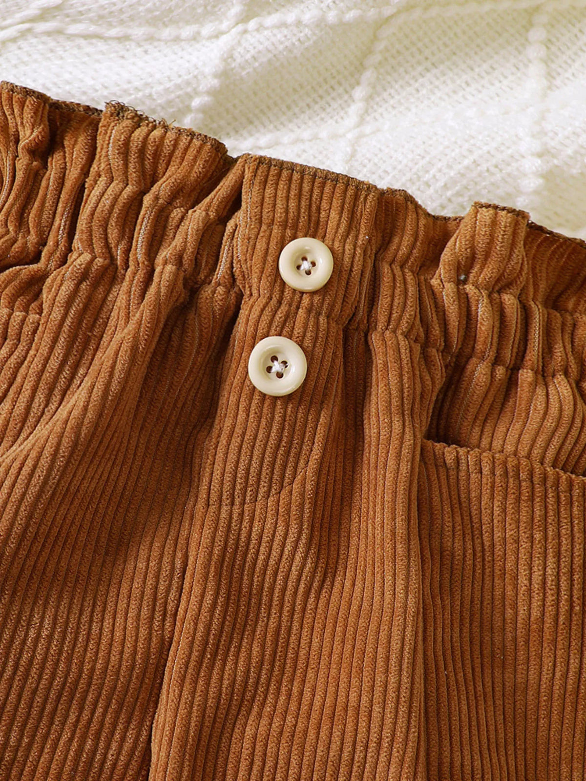 Gathered caramel waistband with two buttons