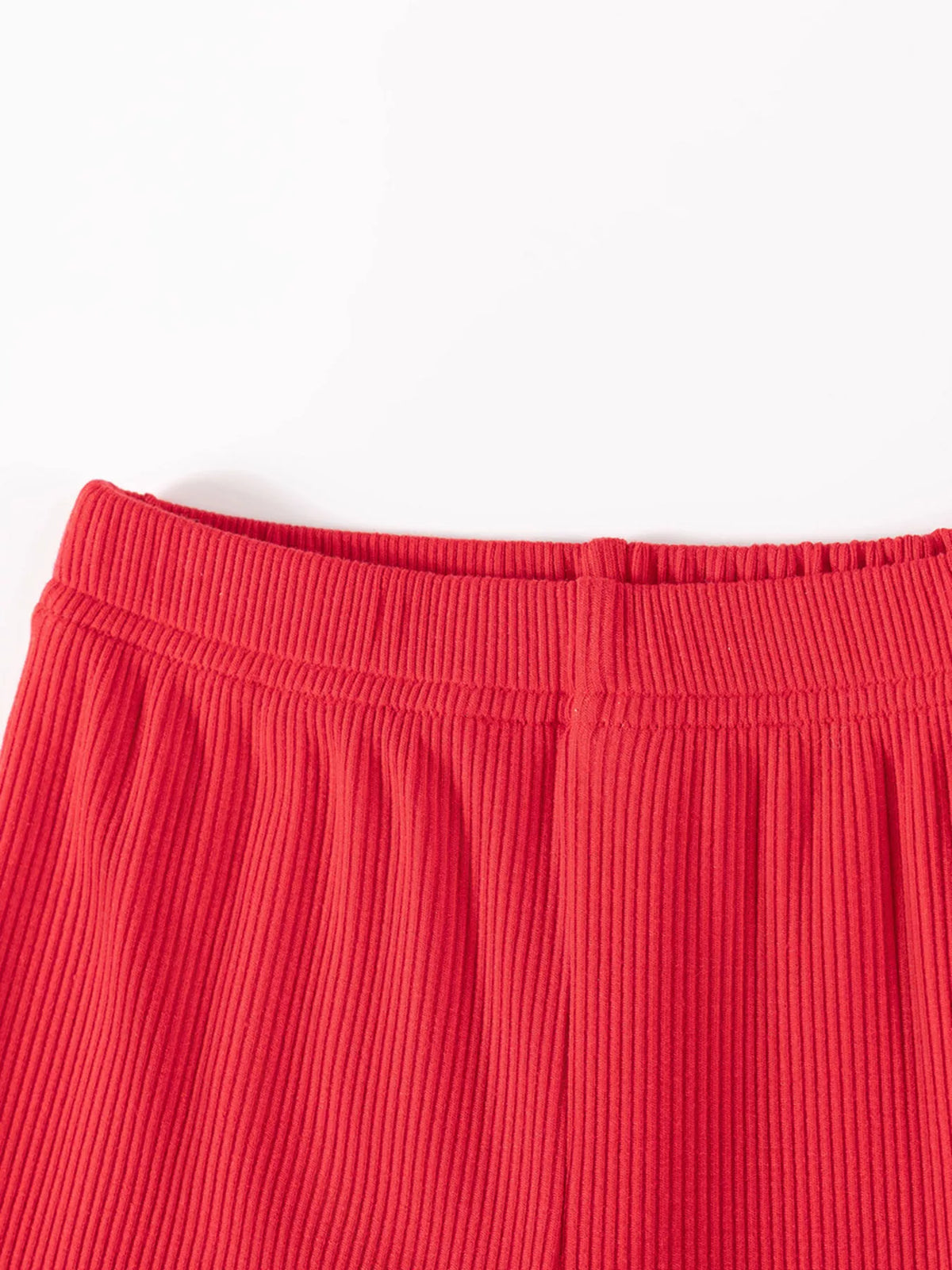 Elastic waistband on red ribbed pants
